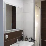 בית אירוח Guestroom With Wide View And Pool Near Side, 2nd Guest With Extra Bed Possible