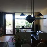בית אירוח Guestroom With Wide View And Pool Near Side, 2nd Guest With Extra Bed Possible פרנקפורט