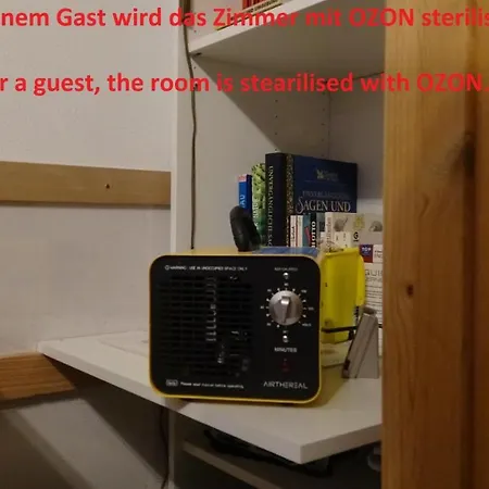 Guestroom With Wide View And Pool Near Side, 2nd Guest With Extra Bed Possible Rum i privatbostad Frankfurt am Main