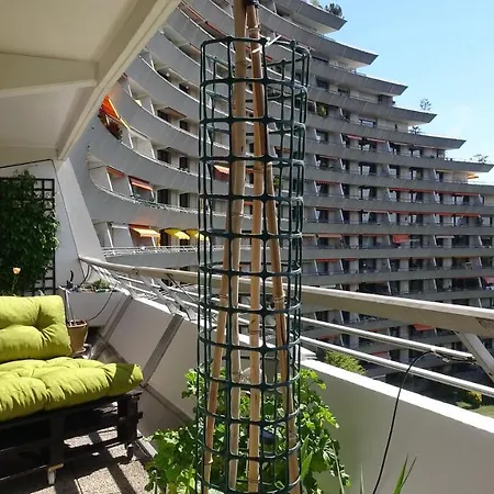 Guestroom With Wide View And Pool Near Side, 2nd Guest With Extra Bed Possible Privat bolig