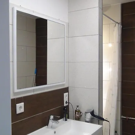 Habitación en casa particular Guestroom With Wide View And Pool Near Side, 2nd Guest With Extra Bed Possible