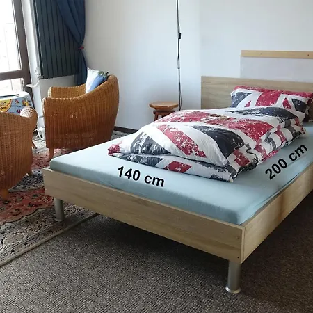 Guestroom With Wide View And Pool Near Side, 2nd Guest With Extra Bed Possible Проживание в семье Франкфурт-на-Майне
