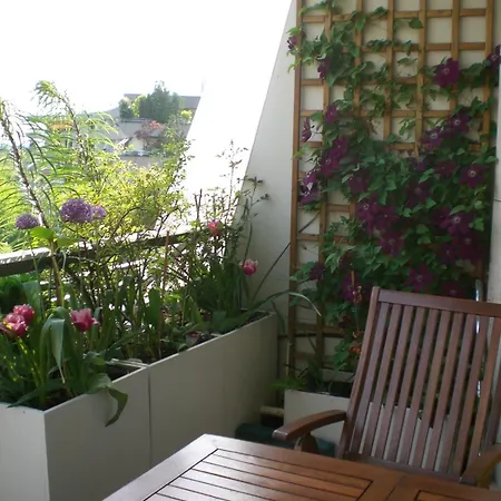 Guestroom With Wide View And Pool Near Side, 2nd Guest With Extra Bed Possible Frankfurt am Main
