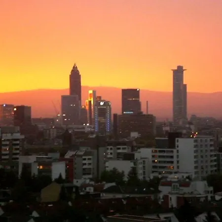 Habitación en casa particular Guestroom With Wide View And Pool Near Side, 2nd Guest With Extra Bed Possible *