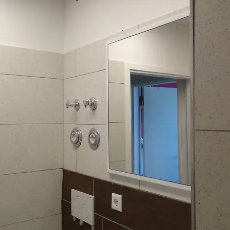 Guestroom With Wide View And Pool Near Side, 2nd Guest With Extra Bed Possible Privat bolig