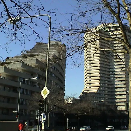 Guestroom With Wide View And Pool Near Side, 2nd Guest With Extra Bed Possible Проживание в семье