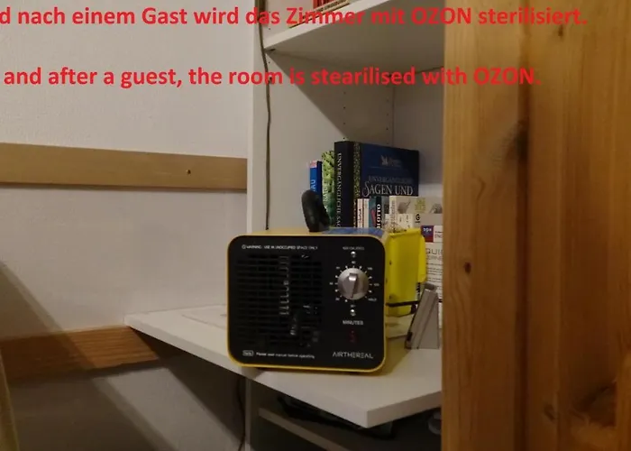 Guestroom With Wide View And Pool Near Side, 2nd Guest With Extra Bed Possible Homestay Frankfurt am Main