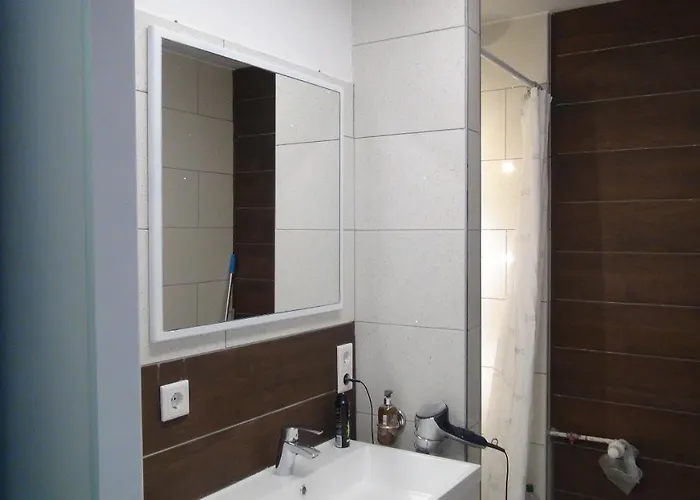 Homestay Guestroom With Wide View And Pool Near Side, 2nd Guest With Extra Bed Possible