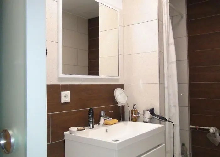 Guestroom With Wide View And Pool Near Side, 2nd Guest With Extra Bed Possible Homestay