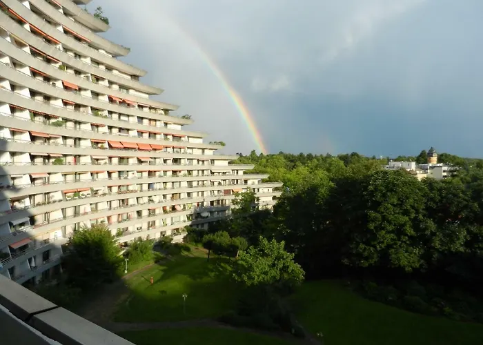 Homestay Guestroom With Wide View And Pool Near Side, 2nd Guest With Extra Bed Possible Frankfurt am Main