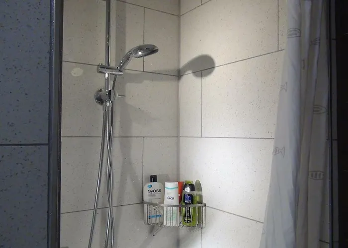 Guestroom With Wide View And Pool Near Side, 2nd Guest With Extra Bed Possible * Frankfurt am Main