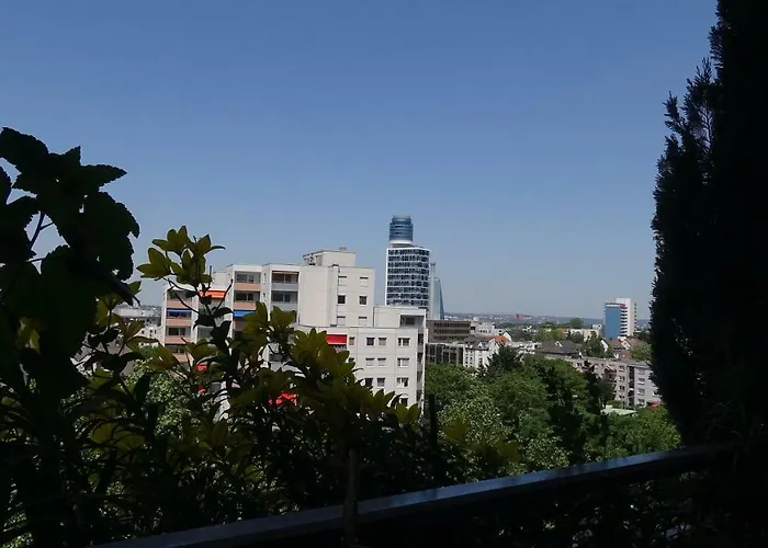 Homestay Guestroom With Wide View And Pool Near Side, 2nd Guest With Extra Bed Possible