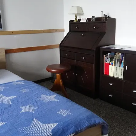 Guestroom With Wide View And Pool Near Side, 2nd Guest With Extra Bed Possible Frankfurt am Main