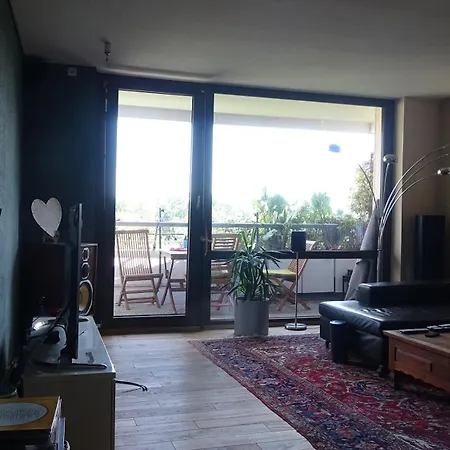 Guestroom With Wide View And Pool Near Side, 2nd Guest With Extra Bed Possible בית אירוח פרנקפורט