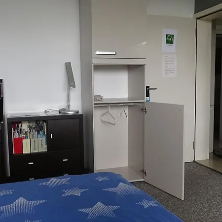 Guestroom With Wide View And Pool Near Side, 2nd Guest With Extra Bed Possible Quarto em Acomodações Particulares