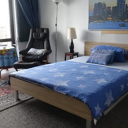 בית אירוח Guestroom With Wide View And Pool Near Side, 2nd Guest With Extra Bed Possible *
