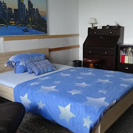בית אירוח Guestroom With Wide View And Pool Near Side, 2nd Guest With Extra Bed Possible