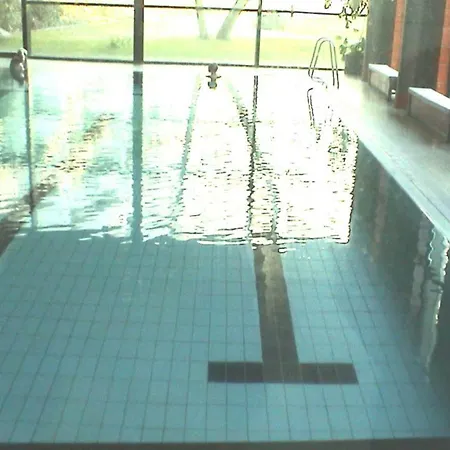 Guestroom With Wide View And Pool Near Side, 2nd Guest With Extra Bed Possible Privatunterkunft *