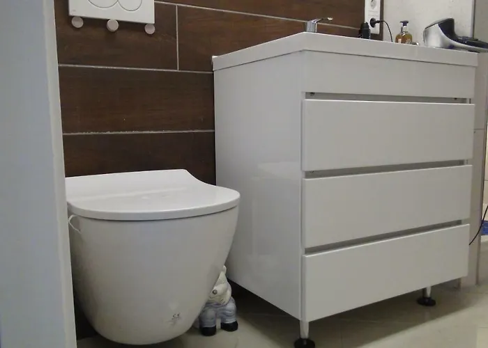 Quarto em Acomodações Particulares Guestroom With Wide View And Pool Near Side, 2nd Guest With Extra Bed Possible Frankfurt am Main